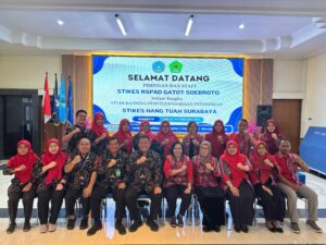 VISITASI PIMPINAN DAN STAF STIKES RSPAD GATOT SOEBROTO DALAM RANGKA STUDI BANDING PENYELENGGARAN PENDIDIKAN STIKES HANG TUAH SURABAYA