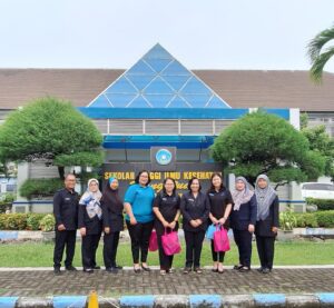 KUNJUNGAN TEAM RUMAH SAKIT COLUMBIA ASIA PULOMAS DI STIKES HANG TUAH SURABAYA DALAM RANGKA SOSIALISASI PELUANG KERJA BAGI TENAGA KESEHATAN ALUMNI STIKES HANG TUAH SURABAYA