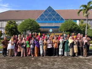 Peringatan Hari Kartini 2025 Stikes Hang Tuah Surabaya