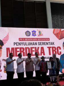 Pecahkan Rekor MURI: Pemkot Surabaya Gelar Penyuluhan Serentak Merdeka TBC, Mahasiswa Stikes Hang Tuah Turut Berkontribusi
